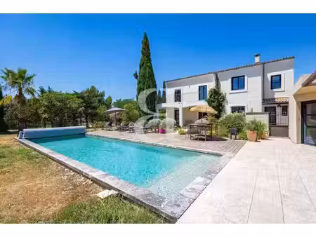 superbe propriété avec piscine à mollégès
