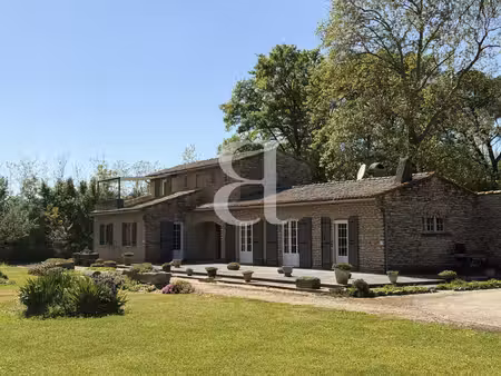 magnifique maison en pierres à plan d'orgon