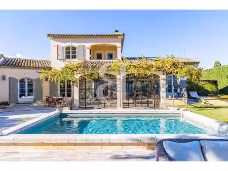 magnifique villa avec piscine région eygalières
