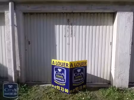 parking à louer - chinon (37) - 80€