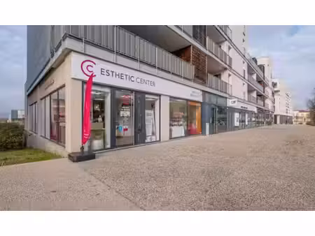 vente commerce sathonay-camp 69580 137m²