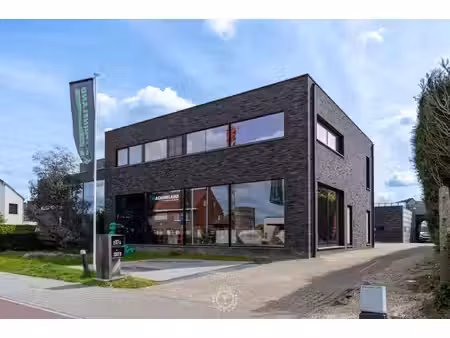 commercieel te koop in sint-niklaas met 3 slaapkamers