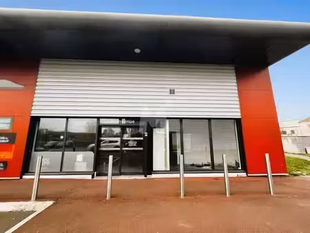 location commerce pringy 77310 100m²