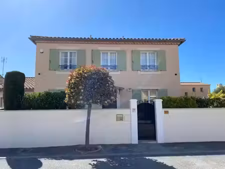 location villa 5 pièces 139 m² à le grau-du-roi (30240)  1 600 €
