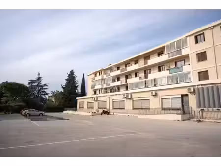 toulon est t4 traversant + balcons + parking