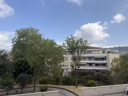 t1 de 28 91 m2 avec une place de parking et cave