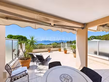 appartement 2 pièces avec terrasse vue mer  garage  cave et piscines - cannes croix des...