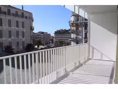 mae : notre grand studio place de la liberté
