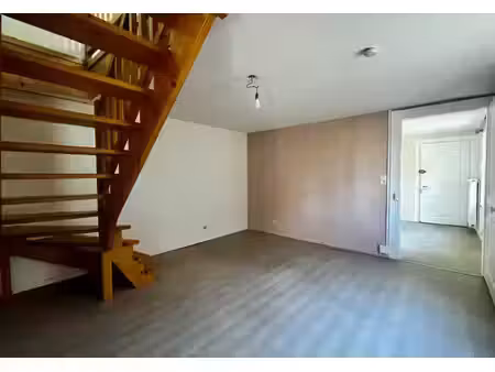 t3 duplex à rafraîchir – belle opportunité proche centre-vi