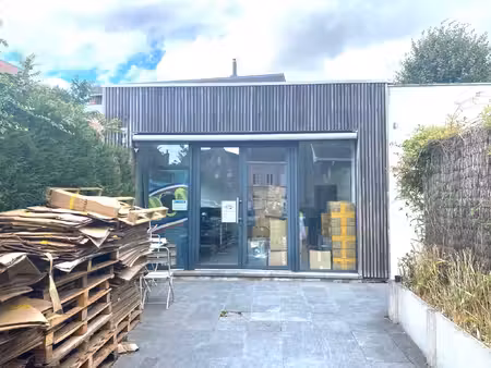 location local professionnel 160m²