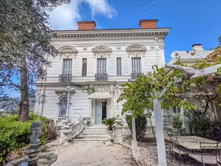 majestueux 6 pièces vue mer de 288 m² habitables dans une hôtel particulier du mont boron