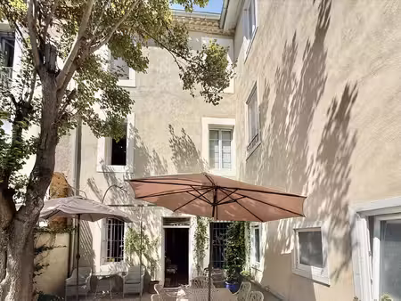 superbe maison de ville en pierre au bord du canal du midi