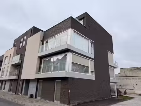 recent en lichtrijk appartement met ruim terras