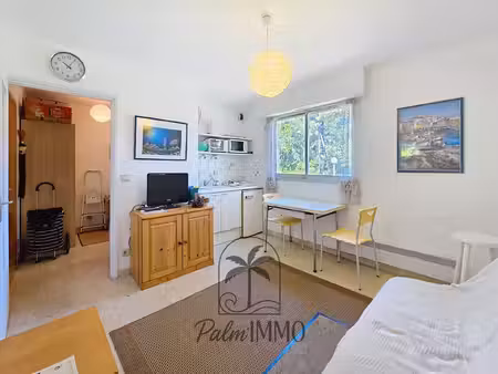 studio 19 m2 place de parking privative - sanary-sur-mer  proche centre-ville et plage de.