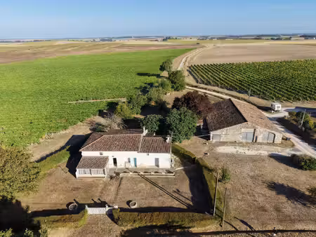 propriété charentaise avec maison de 125 m² et grange de 346