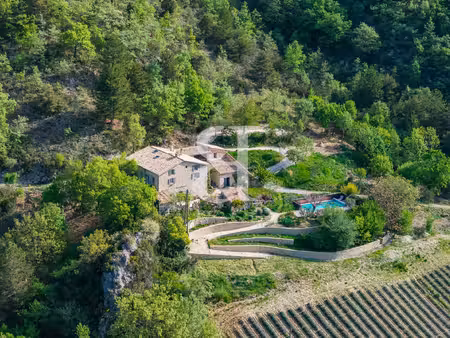 mas avec piscine dans les collines de la drôme provençale