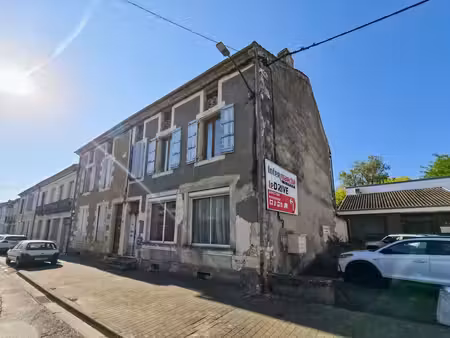 maison de rue - immeuble de 205m2 avec cave et jardin à vic-fezensac