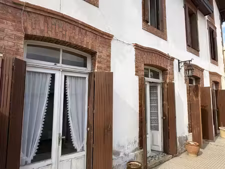 maison de village de caractère avec local et jardin