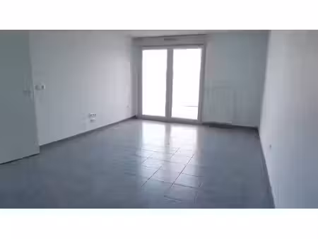 launaguet  centre ville  t2 récent de 44 m2 avec parking