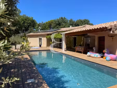 villa de plain-pied avec piscine région sainte-cécile les vig