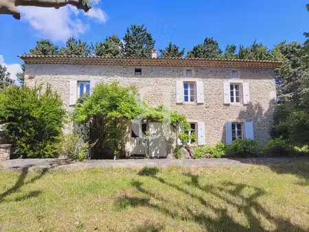mas en pierres avec terrain attenant et piscine à la bégude de