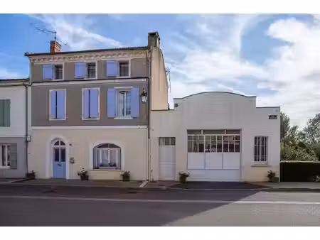 parfait village de maison avec atelier et rive!