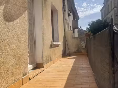 moussac  maison de village avec terrasse et caves