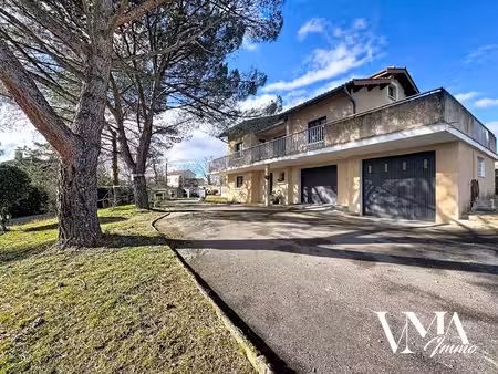 maison de 197m2 sur une parcelle de terrain de 1156m2 avec piscine / dardilly
