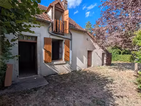 cottage en forêt de tronçais avec grange attenante et autre terrain.