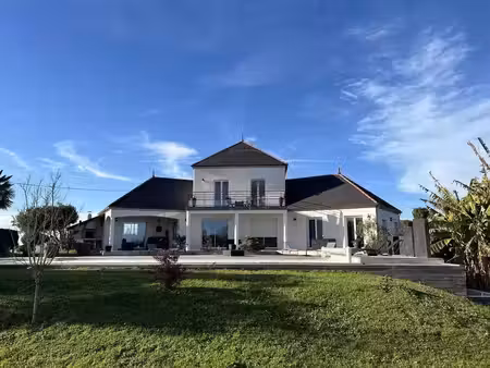 villa de luxe de 7 pièces en vente nay  nouvelle-aquitaine