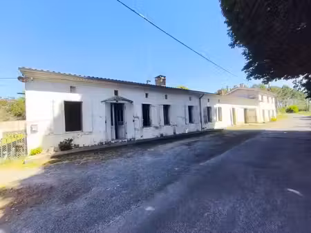 vente maison 13 pièces 330 m² à montguyon (17270)  103 740 €