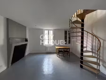 maison rénovée 2 pièces avec jardin - droué