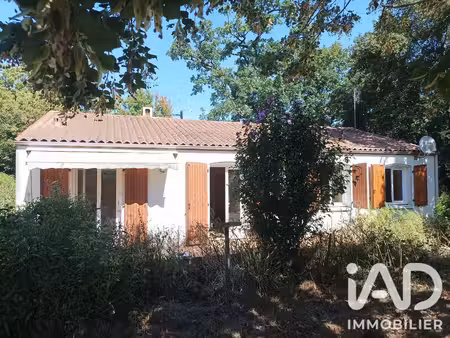 maison traditionnelle à cravans (17260)
