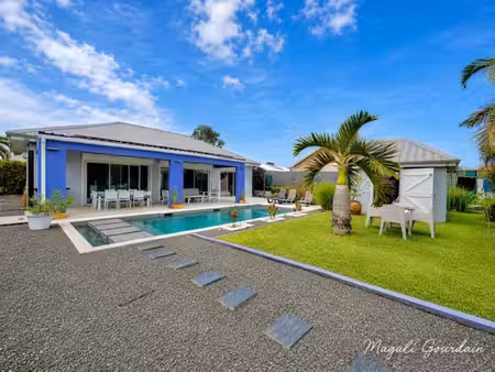 a vendre – saint-françois – villa avec piscine  gîte indépendant et autonomie électrique