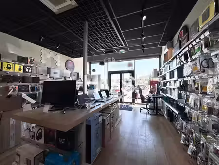 location commerce 150m²