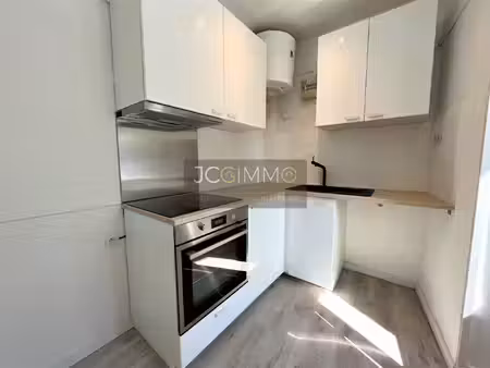 location appartement 1 pièce 27m² sollies ville 83210