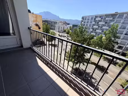location appartement 3 pièces 90 m² à grenoble (38100)