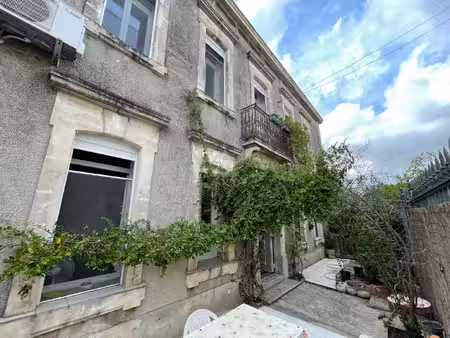 maison de maitre env 128m² habitables 3 chambres et cour