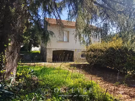 maison a fort potentiel au coeur de castries - terrain 1000 m²
