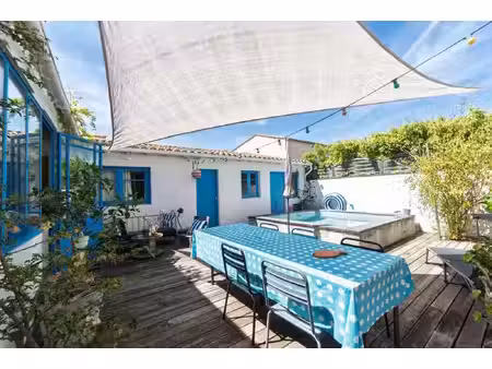 maison de caractère avec patio et piscine à sète
