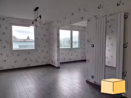 2 pièces  avec cave et garage  à belley (01300)