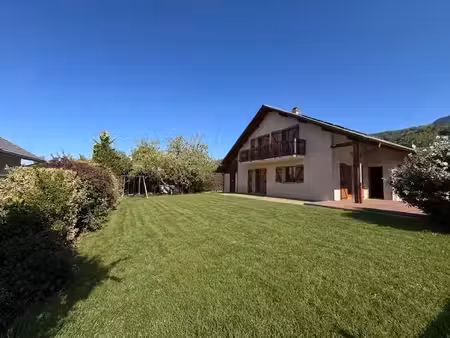 bonne une maison de famille ouverte sur 1 024 m² de libert?