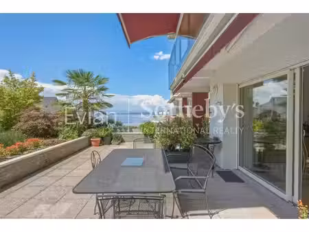 rare  evian  t4 en rez de jardin surélevé de 113 m2 avec vue lac