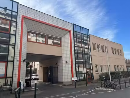 location local d’activités 765m²
