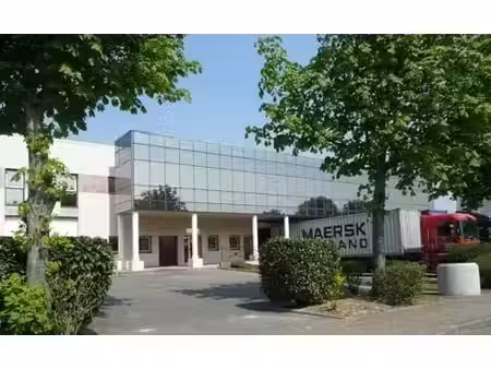 location local d’activités 1933m²