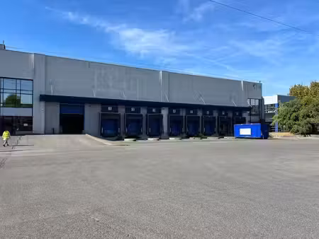 location entrepôt 6690m²