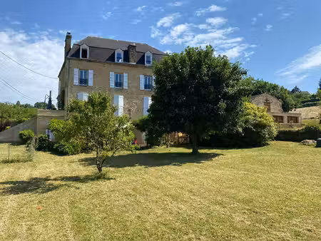 a deux pas de la cité médiévale  maison de maître 350 m²