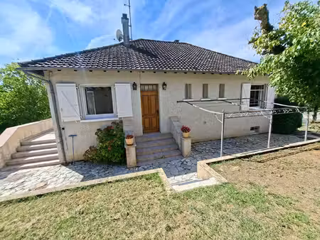 villa avec piscine à 2 minutes des commodités