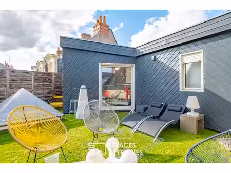 duplex avec terrasse secrète sur les toits aux halles
