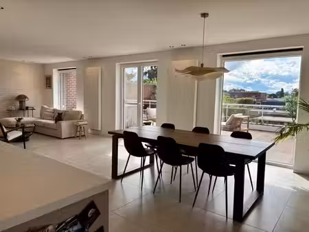 appartement rénové avec terrasse sud de 50 m² – peb a